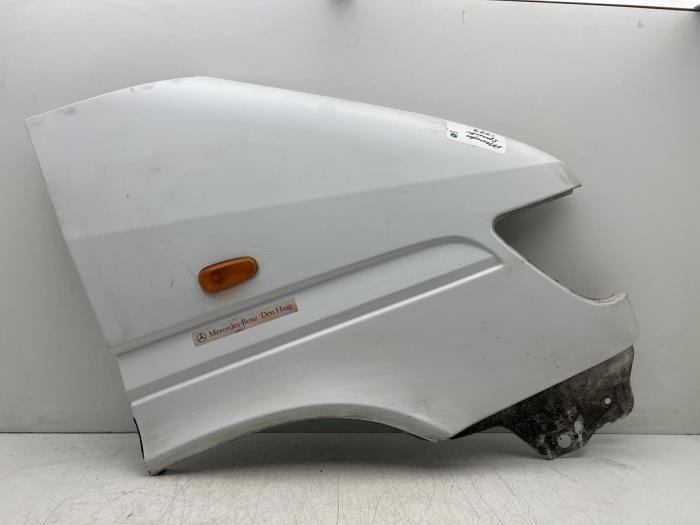 Scherm rechts-voor van een Mercedes Sprinter, Gebruikt, -, Ophalen of Verzenden, -