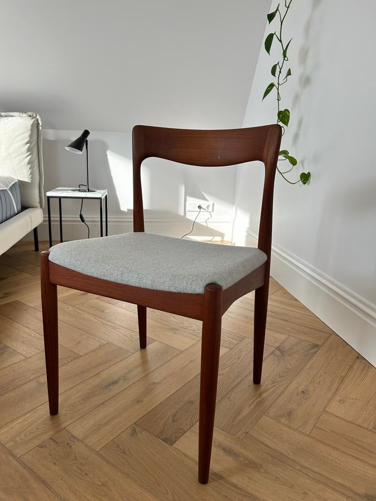4 Deense Arne Vodder vintage eetkamerstoelen, gerestaureerd, Ophalen, Bruin, Zo goed als nieuw, Vijf, Zes of meer stoelen