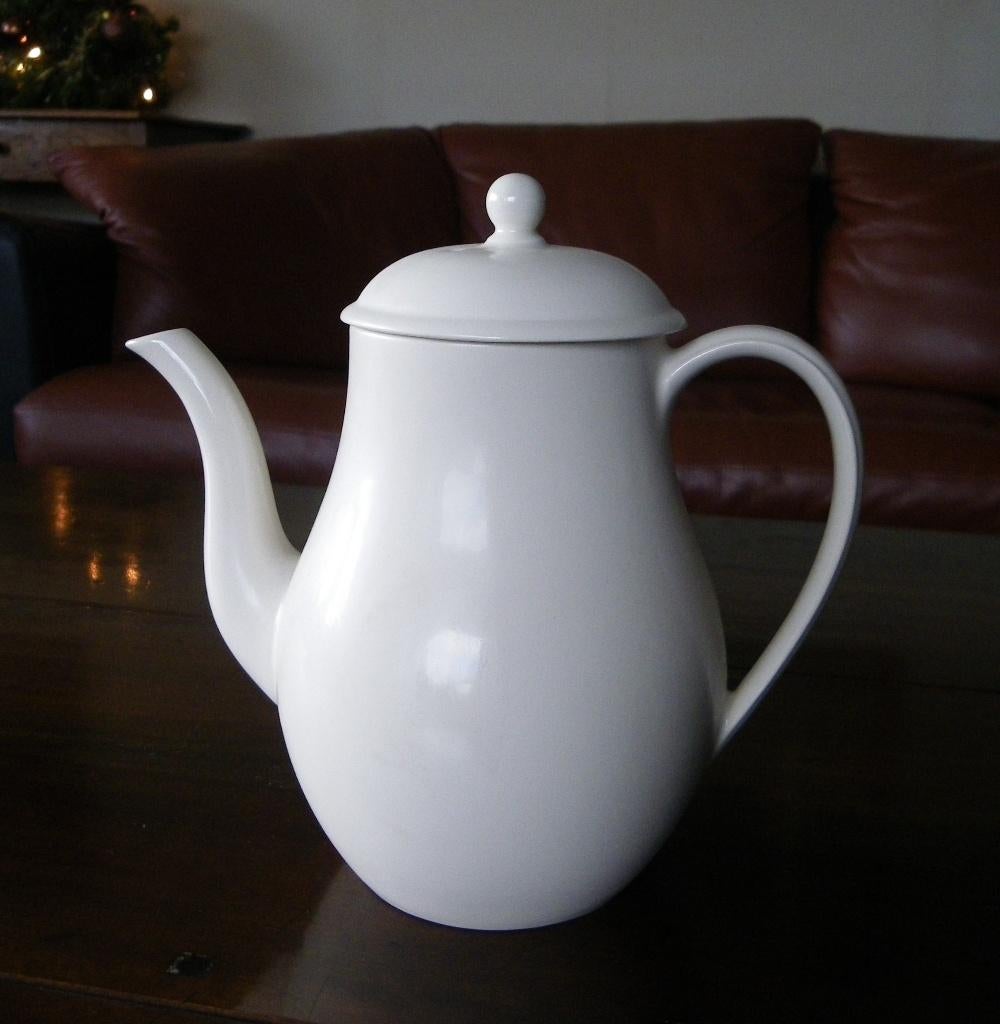 Wedgwood TRADITIONAL PLAIN  Koffiepot in puntgave staat, Overige typen, Ophalen of Verzenden, Zo goed als nieuw, Wedgwood