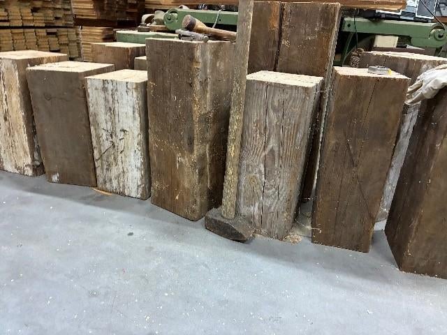Oude palen, balken, sokkels, planken. Prachtig gebruikt hout, Doe-het-zelf en Verbouw, Hout en Planken, Ophalen, Gebruikt, Minder dan 25 mm