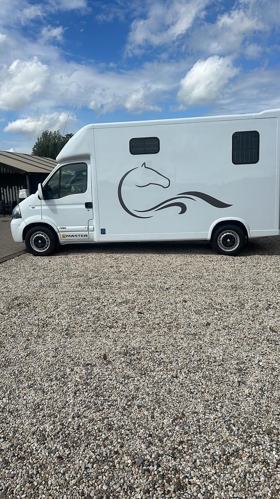 Te huur 2 paardenvrachtwagen, Dieren en Toebehoren, Paarden en Pony's | Trailers en Aanhangwagens, Ophalen, Zo goed als nieuw