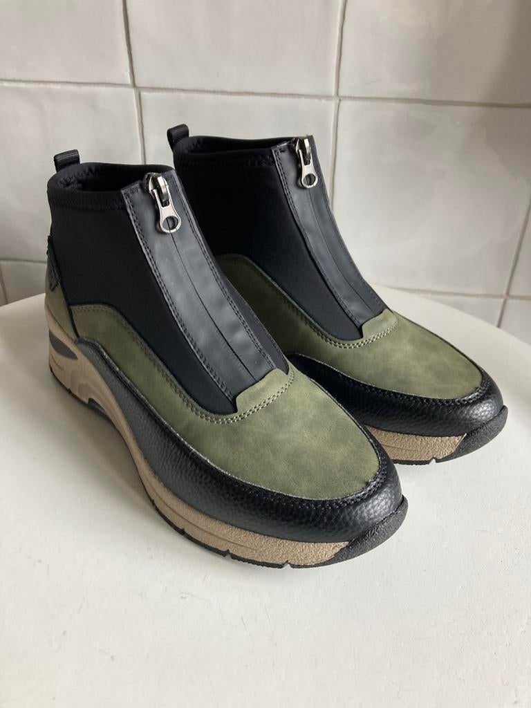 Rieker schoenen NIEUW mt 39 olijfgroen met zwart, Kleding | Dames, Schoenen, Nieuw, Instappers, Zwart, Ophalen