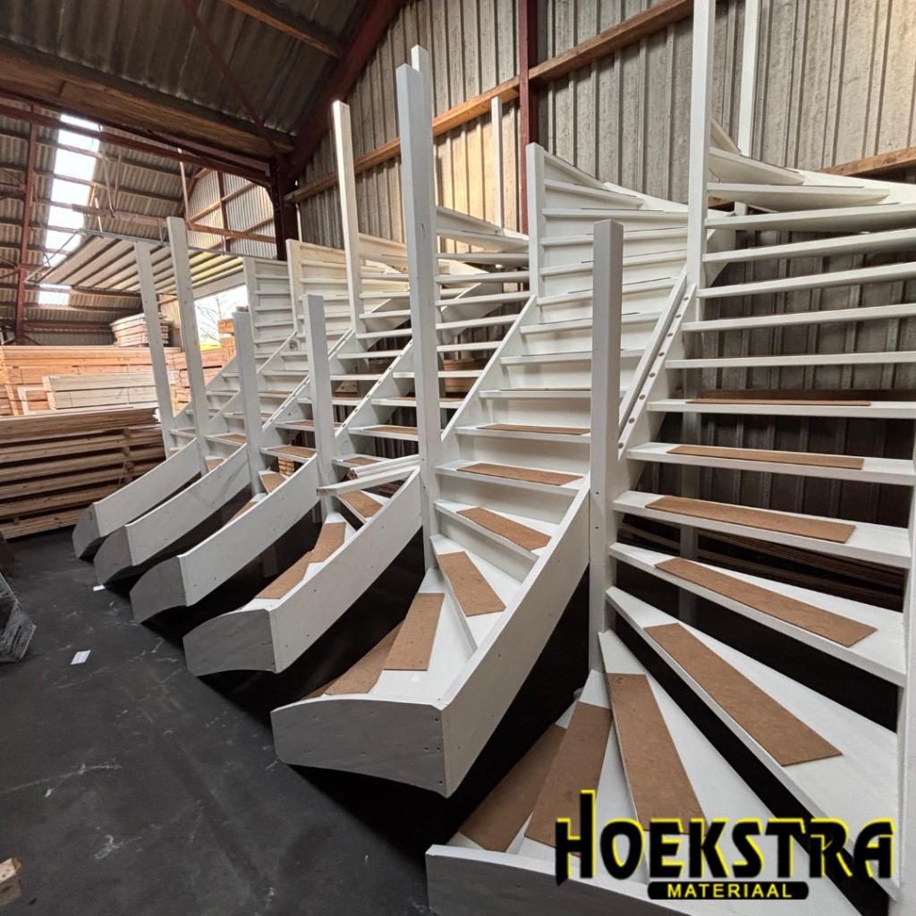 🟡 Nieuwe Grenen dubbelkwart trap vanaf €950,-!, Doe-het-zelf en Verbouw, Ladders en Trappen, Ophalen, Nieuw, Trap, 2 tot 4 meter