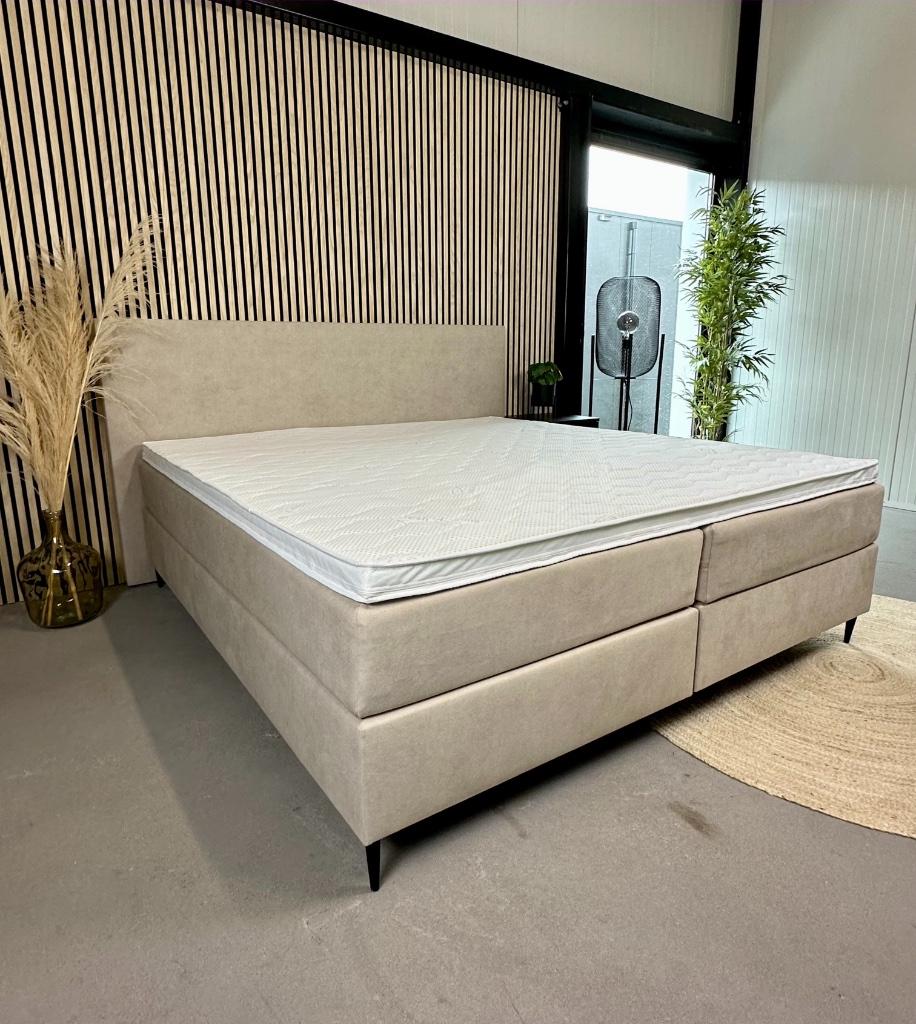 BOXSPRING + TOPPER POCKETVERING VELVET 180X200 LICHTBEIGE, Huis en Inrichting, Verzenden, Beige, 180 cm, 200 cm