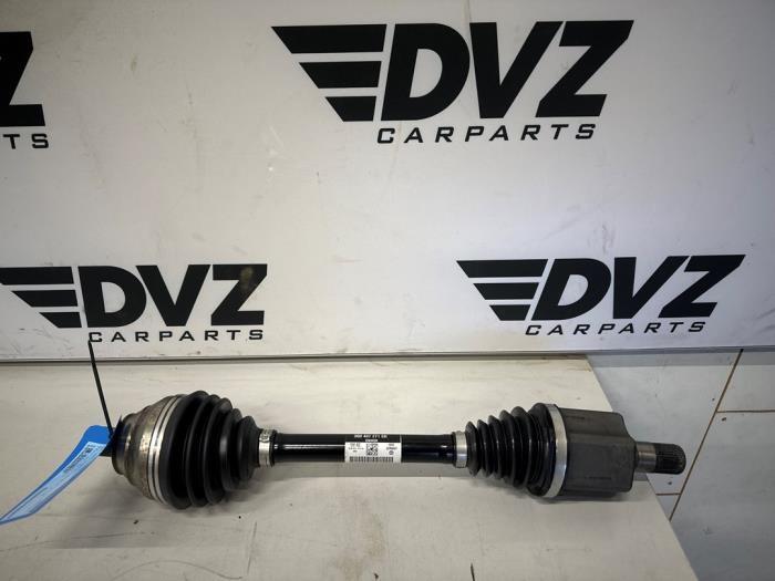 Aandrijfas links-voor van een Volkswagen Tiguan, Gebruikt, -, Volkswagen, -