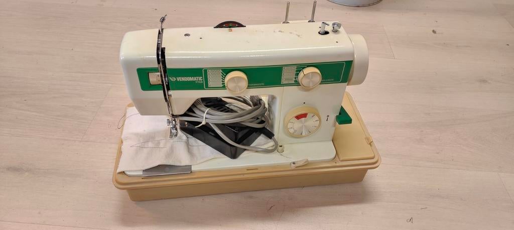 Vendomatic 7745 Naaimachine - Tafelmodel, Ophalen, Gebruikt, Naaimachine, Overige merken