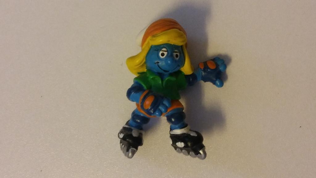 Smurf smurfin inline skater schleich pvc figuur 2.0443, Verzamelen, Smurfen, Ophalen of Verzenden, Gebruikt, Verschillende Smurfen
