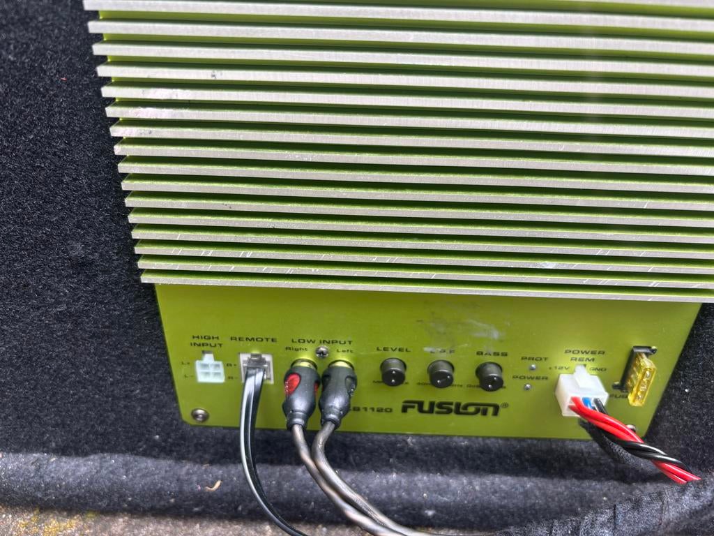 Subwoofer incl versterker, Ophalen of Verzenden, Zo goed als nieuw