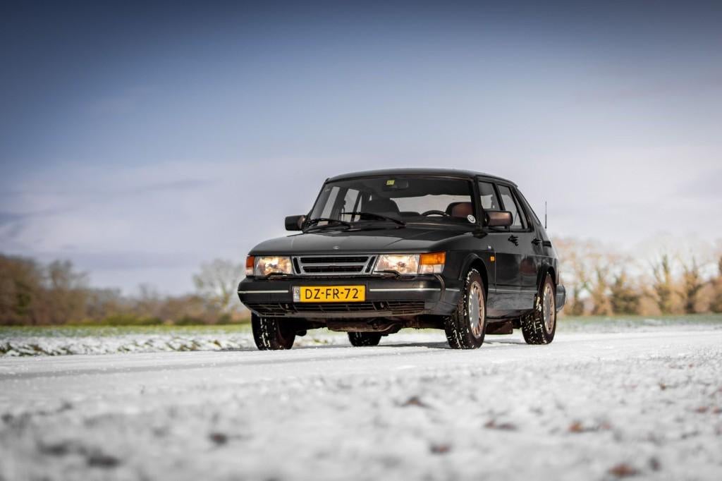 Saab 900 2.0 I 16 HB U9 1992 Grijs, Auto's, Saab, Voorwielaandrijving, Stof, 4 cilinders, Origineel Nederlands
