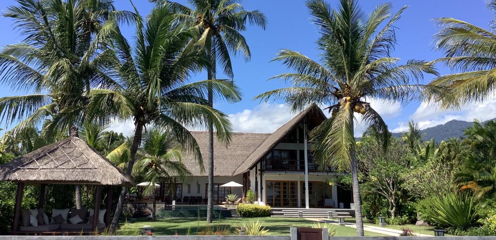Vakantie huizen op Bali, inclusief personeel, direct aan zee, 12 personen, 4 of meer slaapkamers, Landelijk, Wasmachine