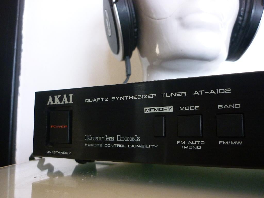 AKAI AT-A102 FM Tuner zwarte uitvoering vintage Japan 1987, Ophalen of Verzenden, Zo goed als nieuw
