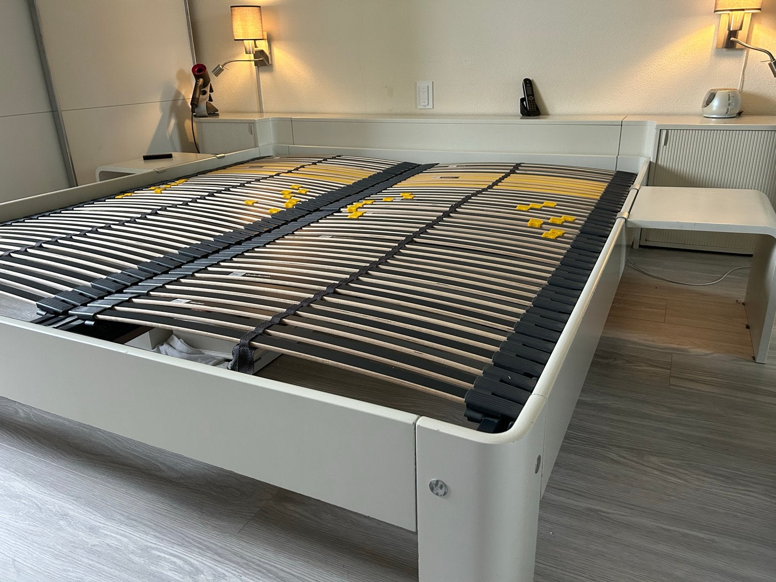 Auping Auronde 1000 Compleet met achterwand en side tables, Ophalen, Verstelbaar, Wit, Tweepersoons