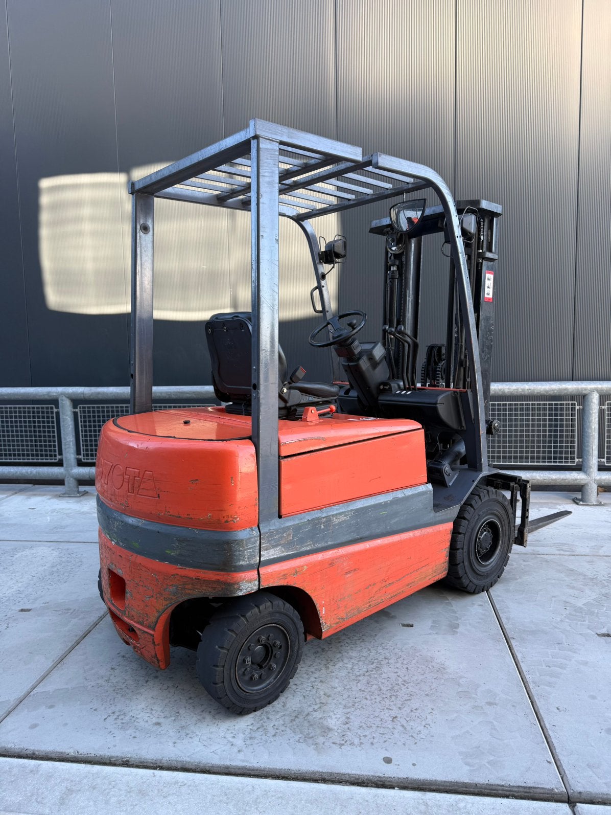 TOYOTA FBMF25 2500KG TRIPLEX 4,70M 8000UUR BATERRIJ 2022, Zakelijke goederen, Machines en Bouw | Heftrucks en Intern transport