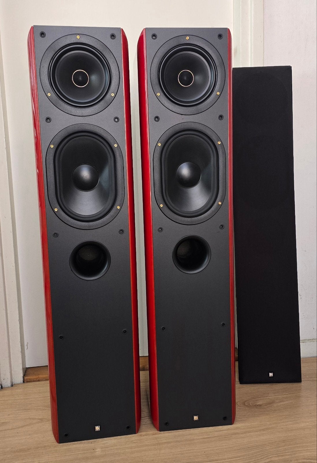 KEF Monitor Three Vloerstaande Luidsprekers Rood (Paar)