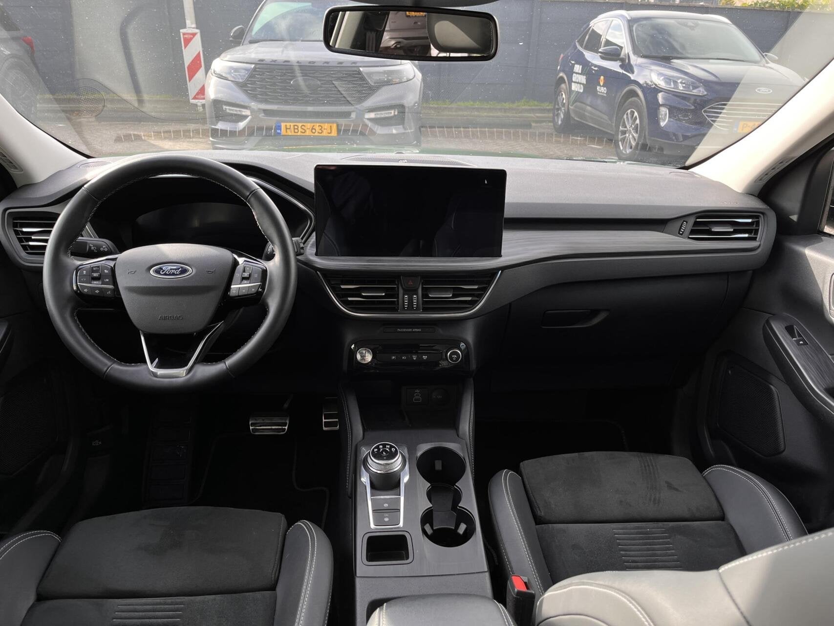 Foto 3 van Ford Kuga 2.5 PHEV Active X 243PK Winterpack Adaptieve Cruis