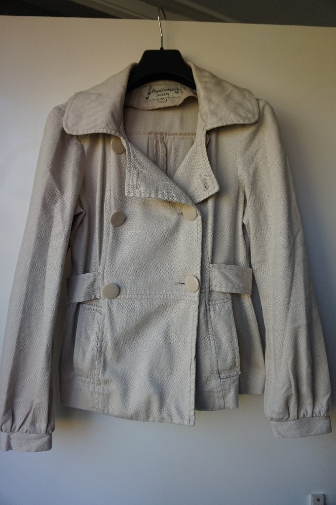 Stradivarius trenchcoat jas beige / crème katoen maat M, Maat 38/40 (M), Beige, Ophalen of Verzenden, Zo goed als nieuw