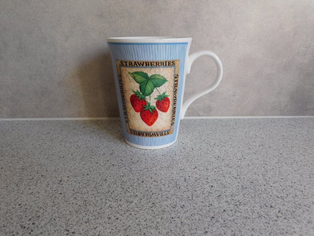 Mok Fine Bone China Strawberries Crown Trent, Overige merken, Ophalen of Verzenden, Zo goed als nieuw, Overige stijlen