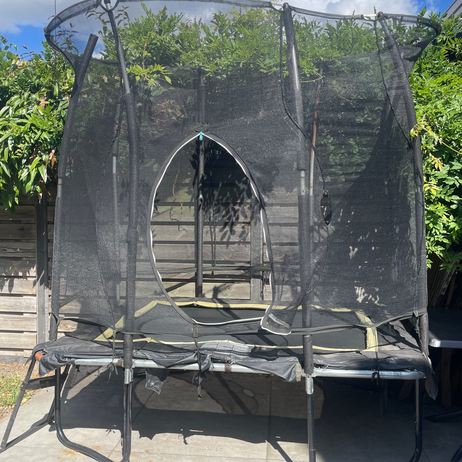 Trampoline gratis op te halen - functioneel, niet de mooiste, Kinderen en Baby's, Speelgoed | Buiten | Trampolines, Ophalen of Verzenden