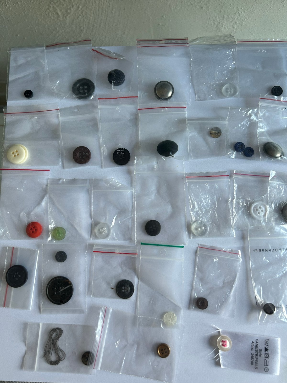 Diverse knopen en fournituren in zakjes, Ophalen of Verzenden, Gebruikt, Knoop of Knopen