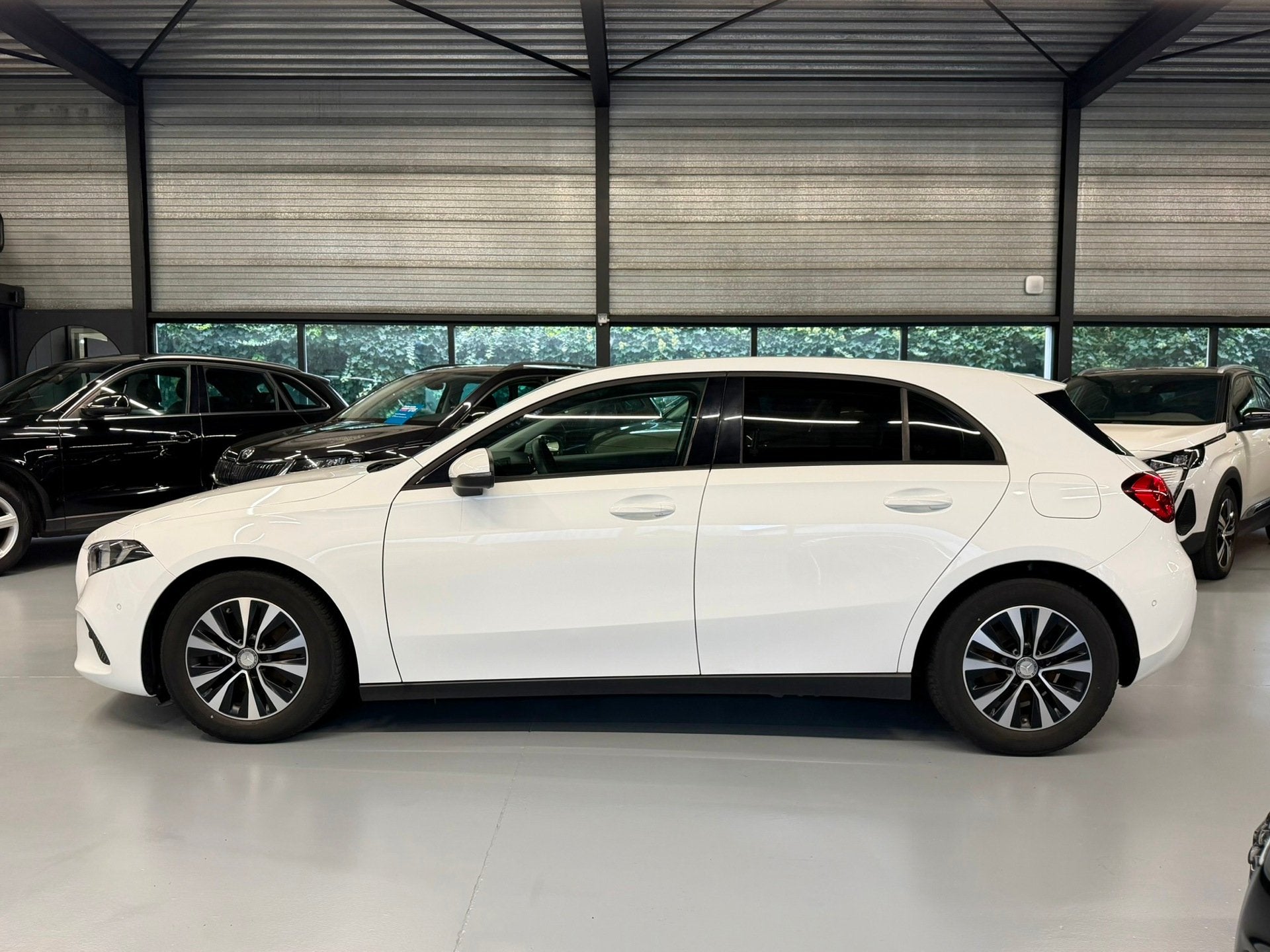Mercedes-Benz A-klasse 180 Business Solution 2021 l Automaat, Auto's, Dealer onderhouden, 136 pk, Gebruikt, 4 cilinders