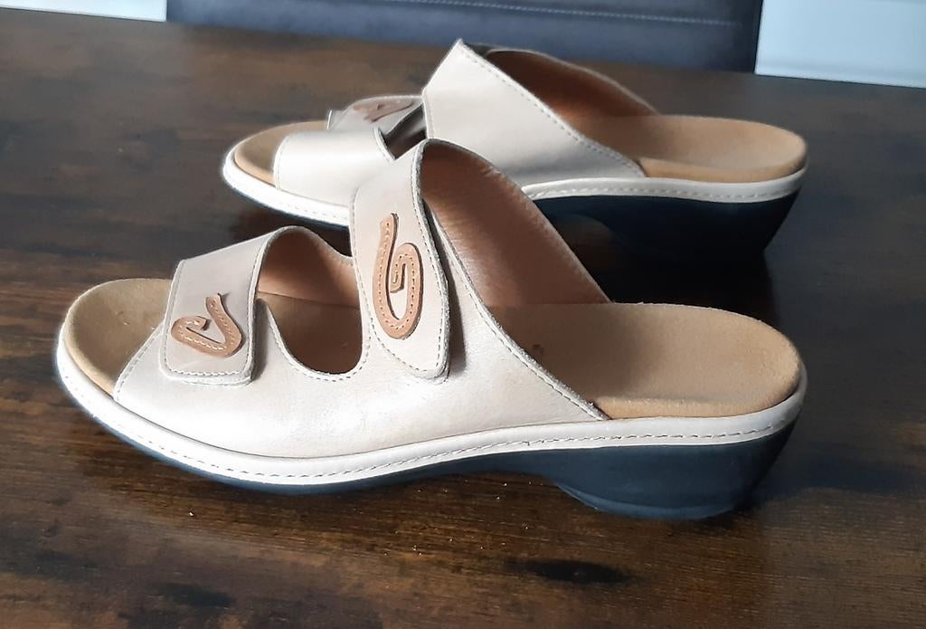 Comfortabele damesmuiltjes maat 40 met uitneembaar voetbed, Kleding | Dames, Schoenen, Beige, Zo goed als nieuw, Sandalen of Muiltjes