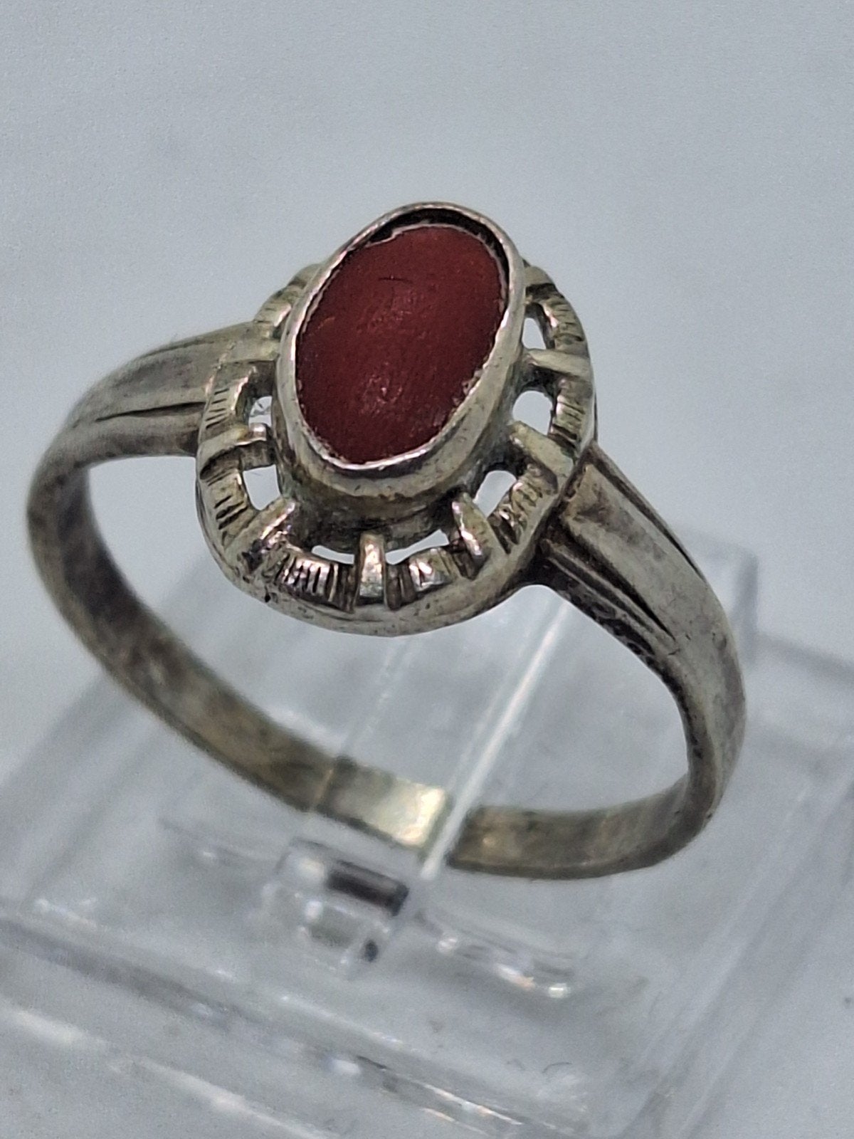 Mooie zilveren ring met bloedkoraal - Maat 17.7, Ophalen of Verzenden
