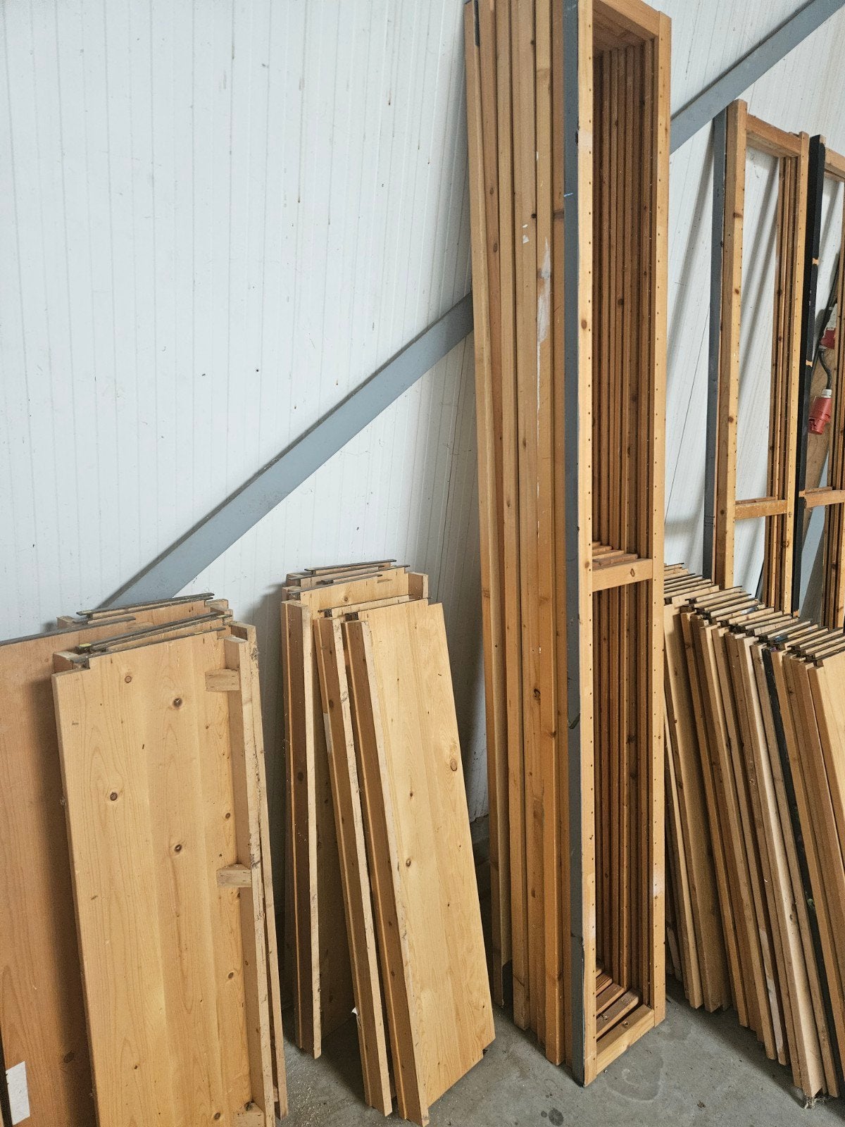 Diverse houten planken en balken voor stellingen, Gebruikt, Grenen, Ophalen of Verzenden, Balk