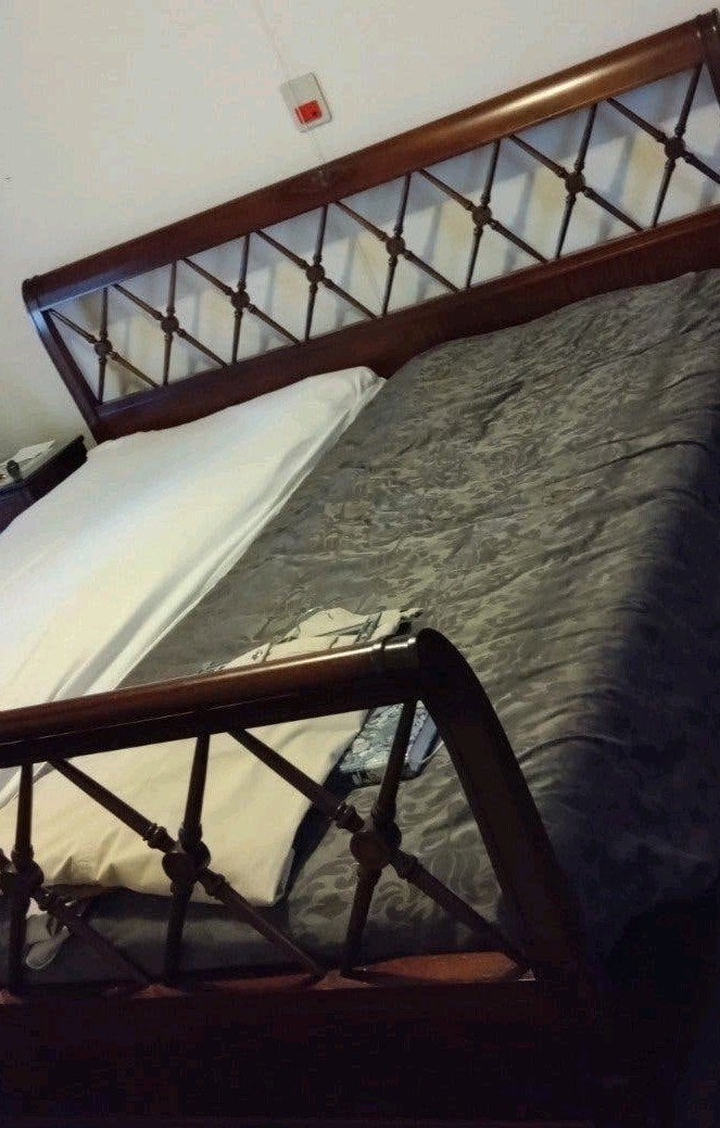 Mahonie slaapkamer set: bed, nachtkastjes, kaptafel, Antiek en Kunst, Ophalen