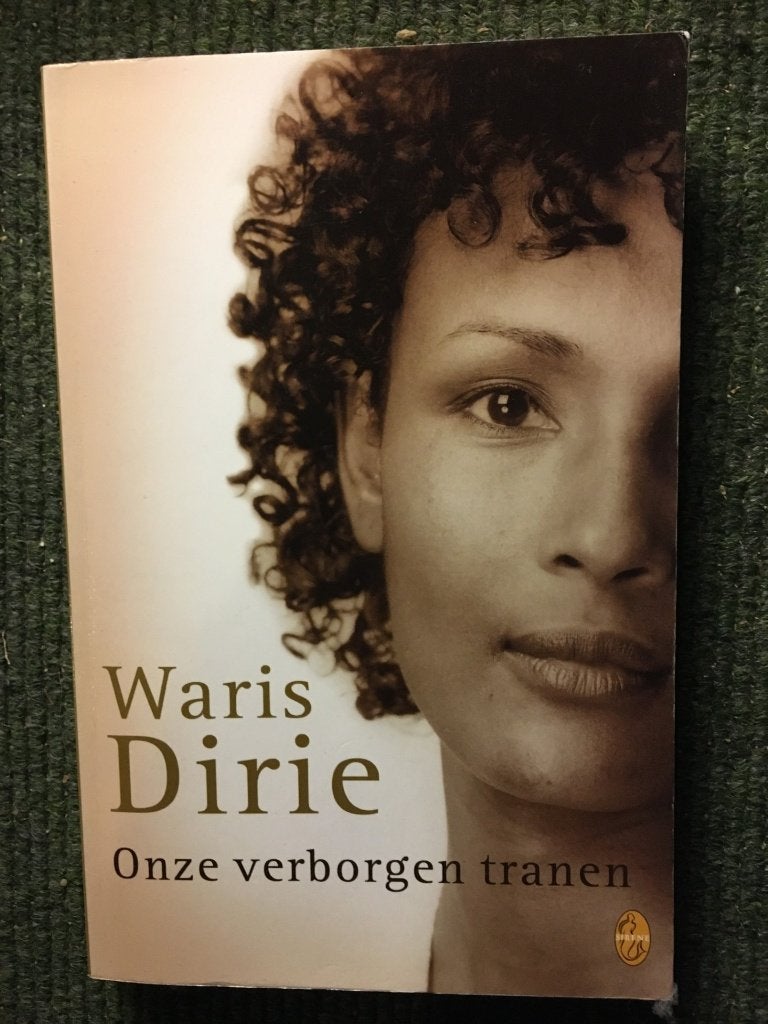 Onze verborgen tranen; door Waris Dirie #Vrouwen, Gelezen, Ophalen of Verzenden, Waris Dirie, Film, Tv en Media