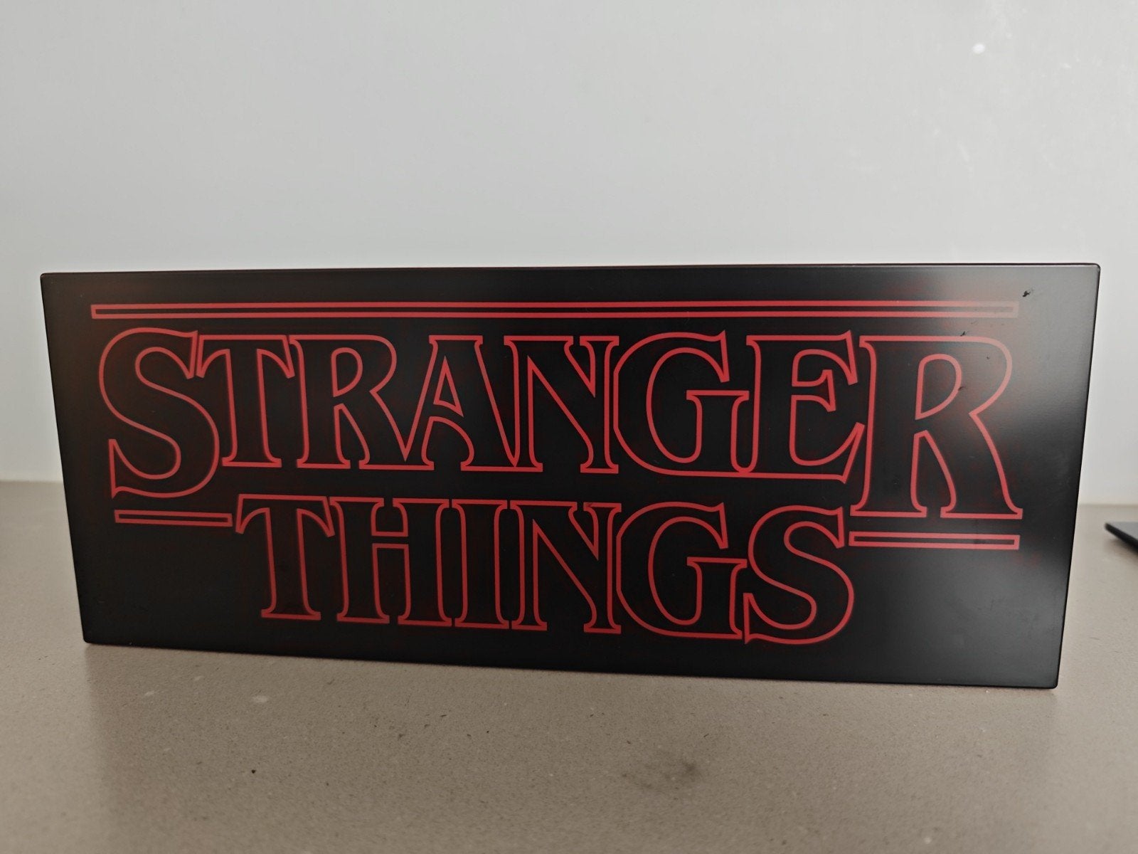 Stranger Things LED Logo Lamp - Zwart/Rood, Zwart, Kunststof, Ophalen of Verzenden, Zo goed als nieuw