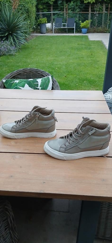 Lakschoenen roberto garino italiaans maat 40 kleur beige., Beige, Nieuw, Ophalen of Verzenden, Sneakers of Gympen