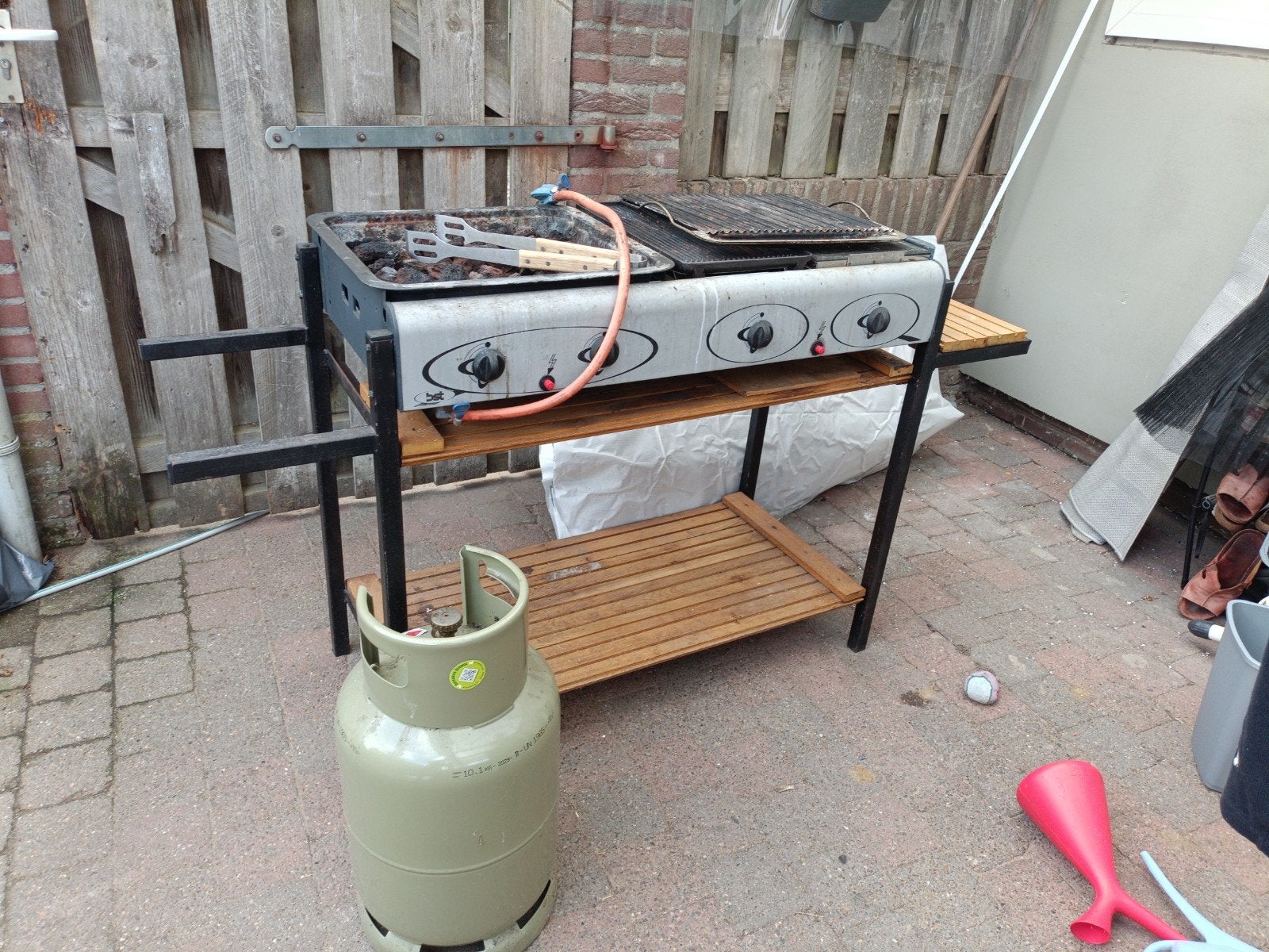 bbq op gas met gas, Ophalen, Zo goed als nieuw