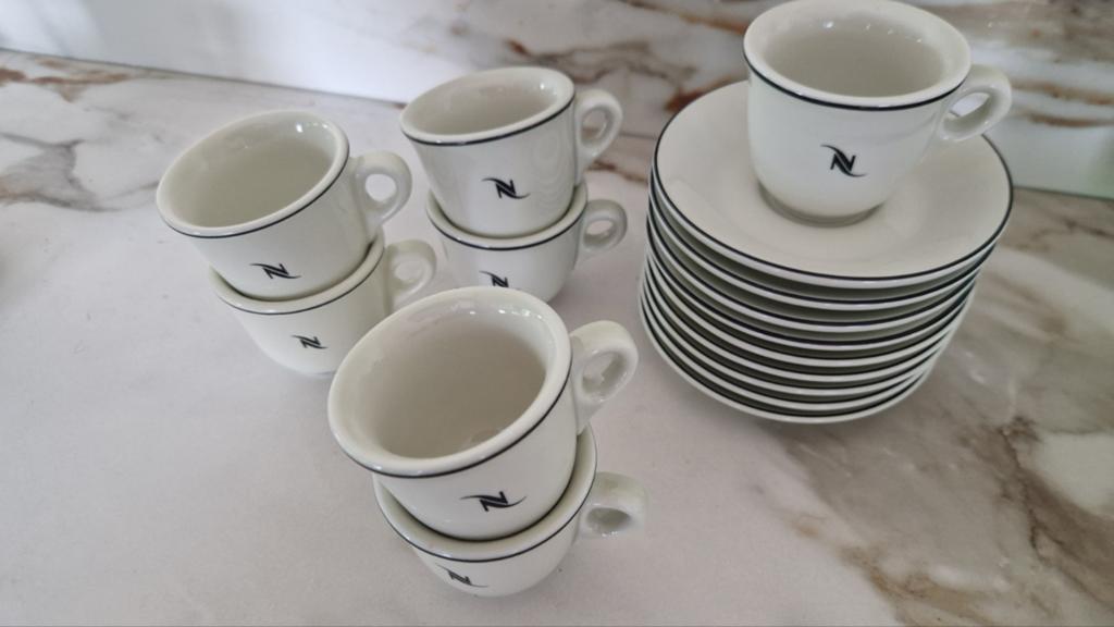 Nespresso espresso kopjes met schotels, Ophalen of Verzenden, Overige stijlen, Kop(pen) en/of Schotel(s)