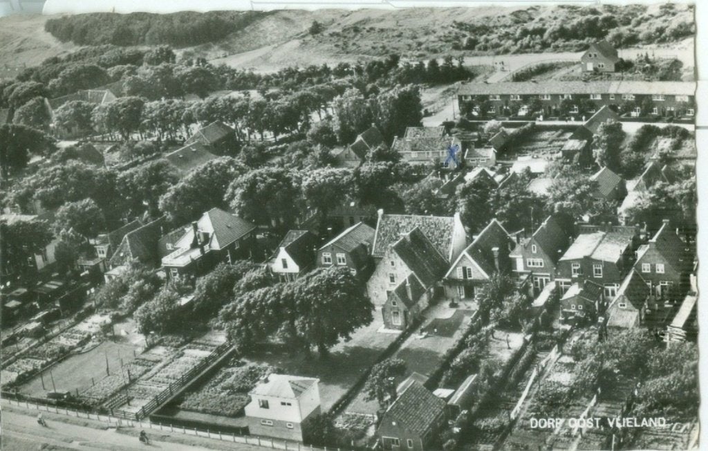 Vlieland 1972; Dorp Oost Vlieland in vogelvlucht - gelopen., Ophalen of Verzenden, 1960 tot 1980, Gelopen, Waddeneilanden