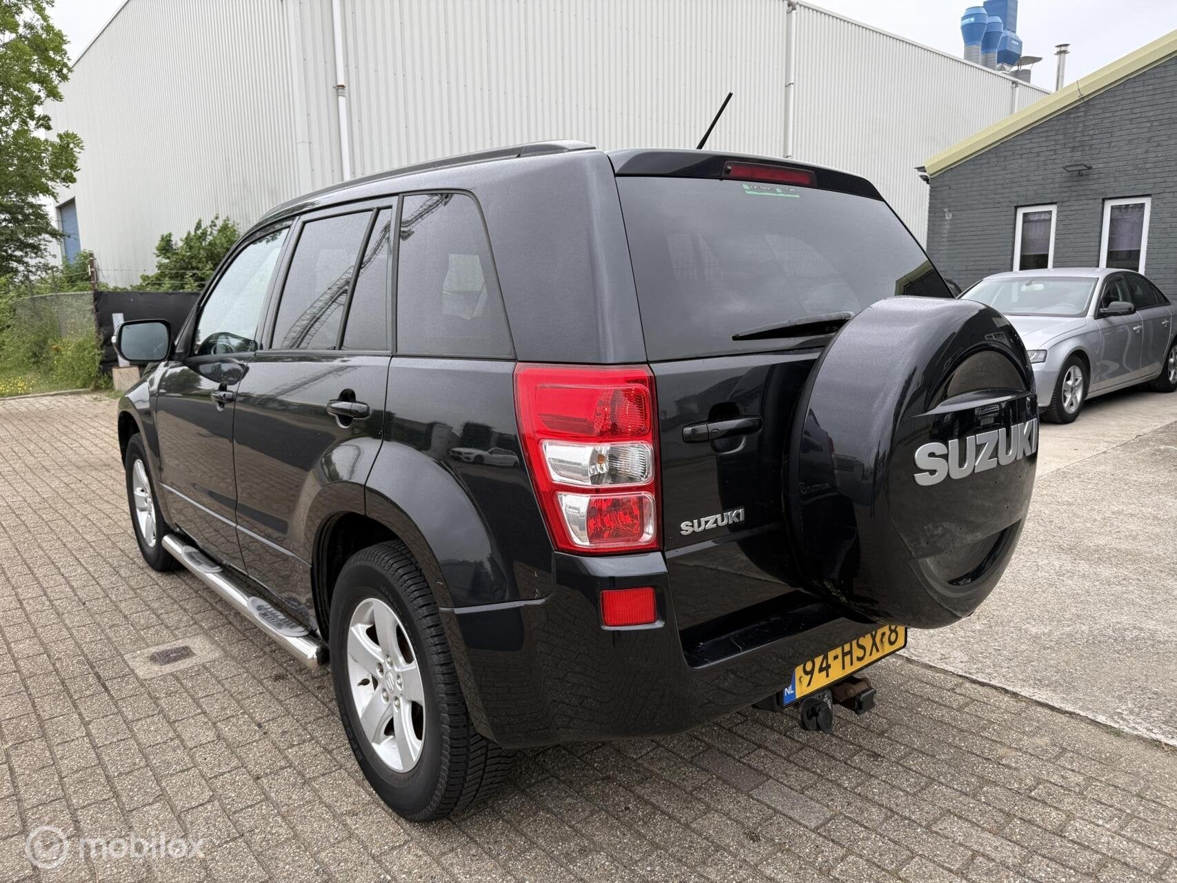 Suzuki Grand Vitara 2.0-16V Exclusive 4x4 2009 | Bull & Side, Stof, 4 cilinders, 1850 kg, Grand Vitara