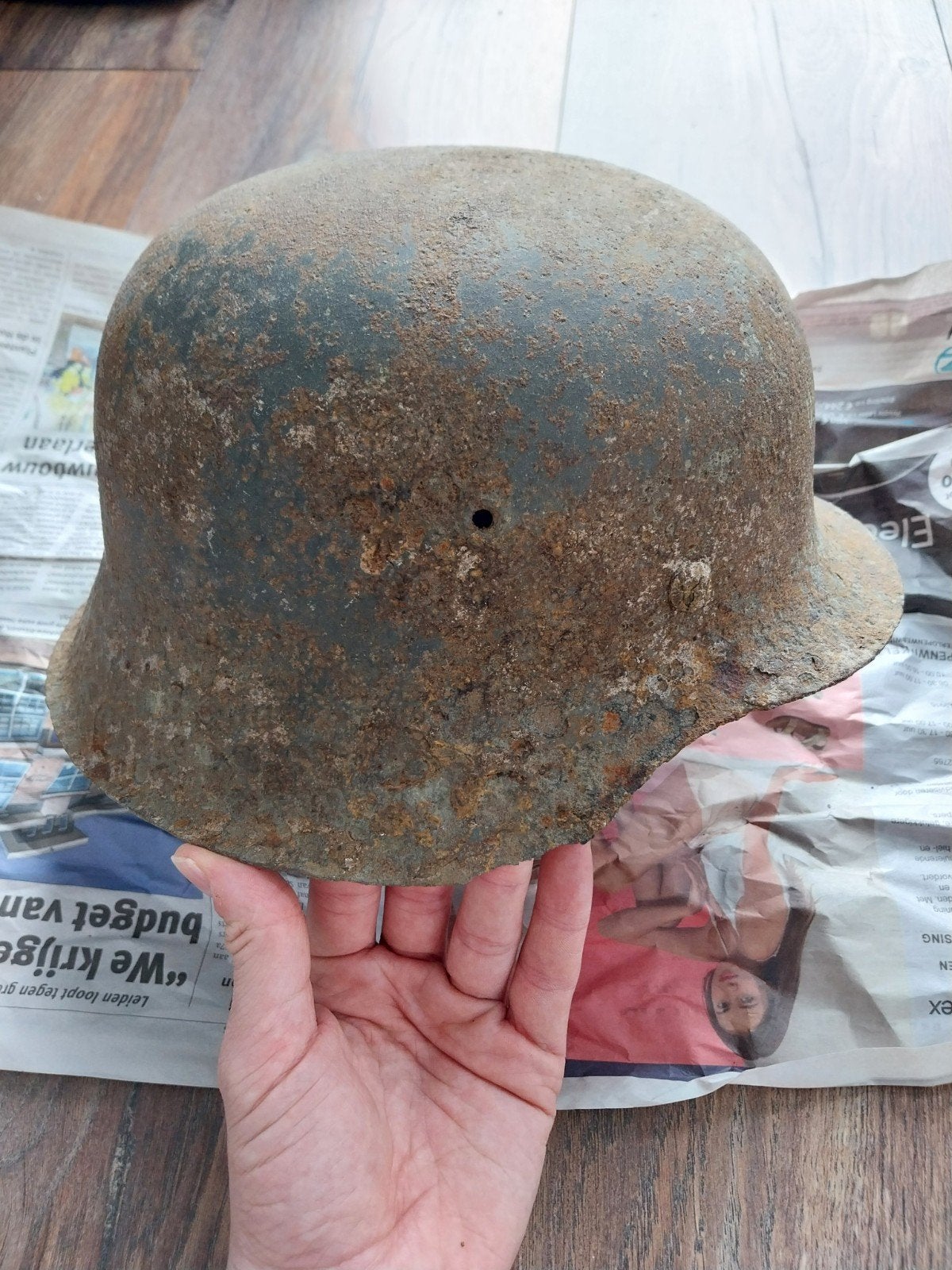 Duitse M42 Luftwaffe helm - Bodemvondst, Verzamelen, Militaria | Tweede Wereldoorlog, Ophalen of Verzenden, Luchtmacht, Duitsland