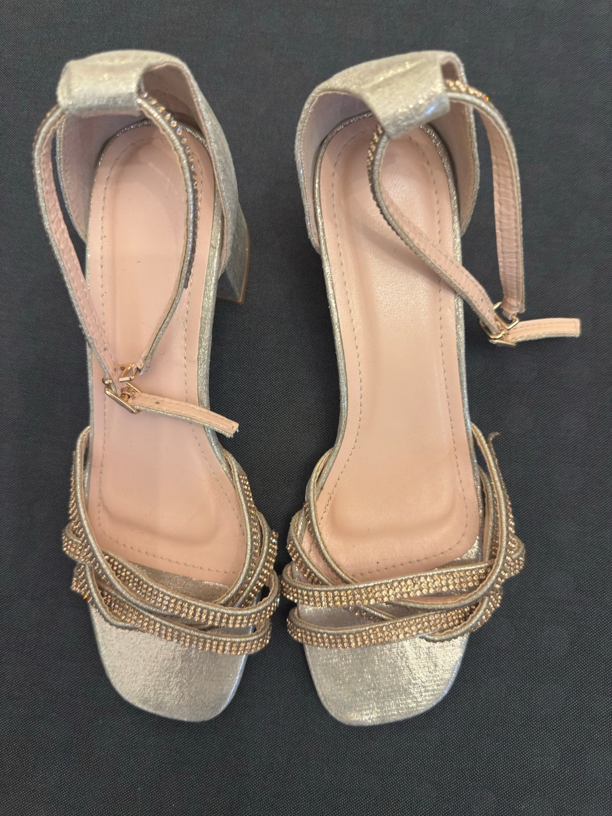 Gouden Sandalen Maat 37 met Blokhak en Strass👡, Ophalen, Zo goed als nieuw, Overige kleuren, Sandalen of Muiltjes