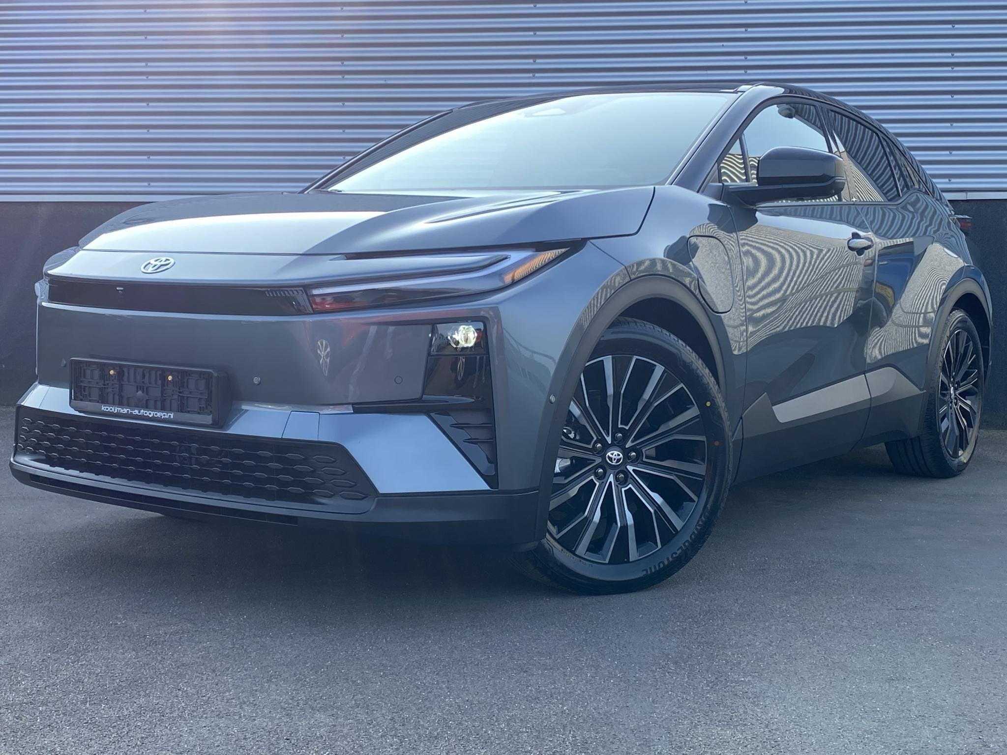 Toyota C-HR+ Executive AWD 77 kWh ACTIE! SNEL RIJDEN! Nu 250, Auto's, Automaat, Dealer onderhouden, Overige modellen, Overige kleuren
