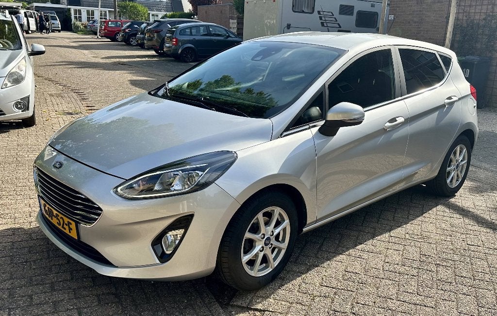 Ford Fiesta 1.0 EcoBoost 100pk Titanium 2021 - Nieuwe banden, Voorwielaandrijving, Leder en Stof, Lichtsensor, Handgeschakeld