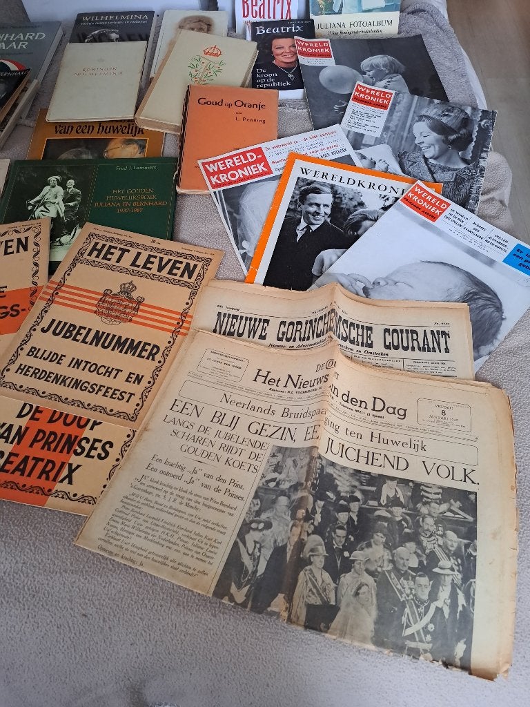 Koningshuis, boeken en tijdschriften, Ophalen, Zo goed als nieuw, Nederland, Tijdschrift of Boek