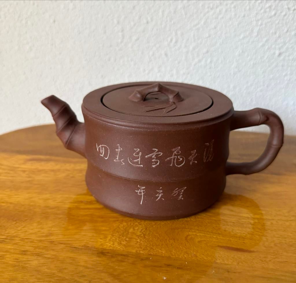 Antieke Chinese Yixing theepot met inscriptie, Verzenden