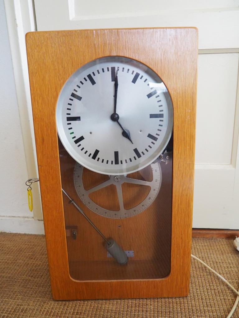 Burk elektrische fabrieksklok, vintage, Ophalen of Verzenden, Wandklok