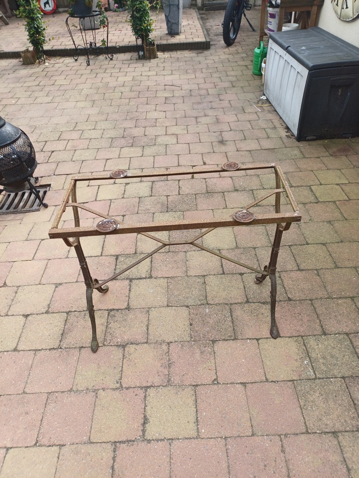 antiek gietijzeren sierlijke onderstel van tafeltje zie foto, Tuin en Terras, Ophalen of Verzenden