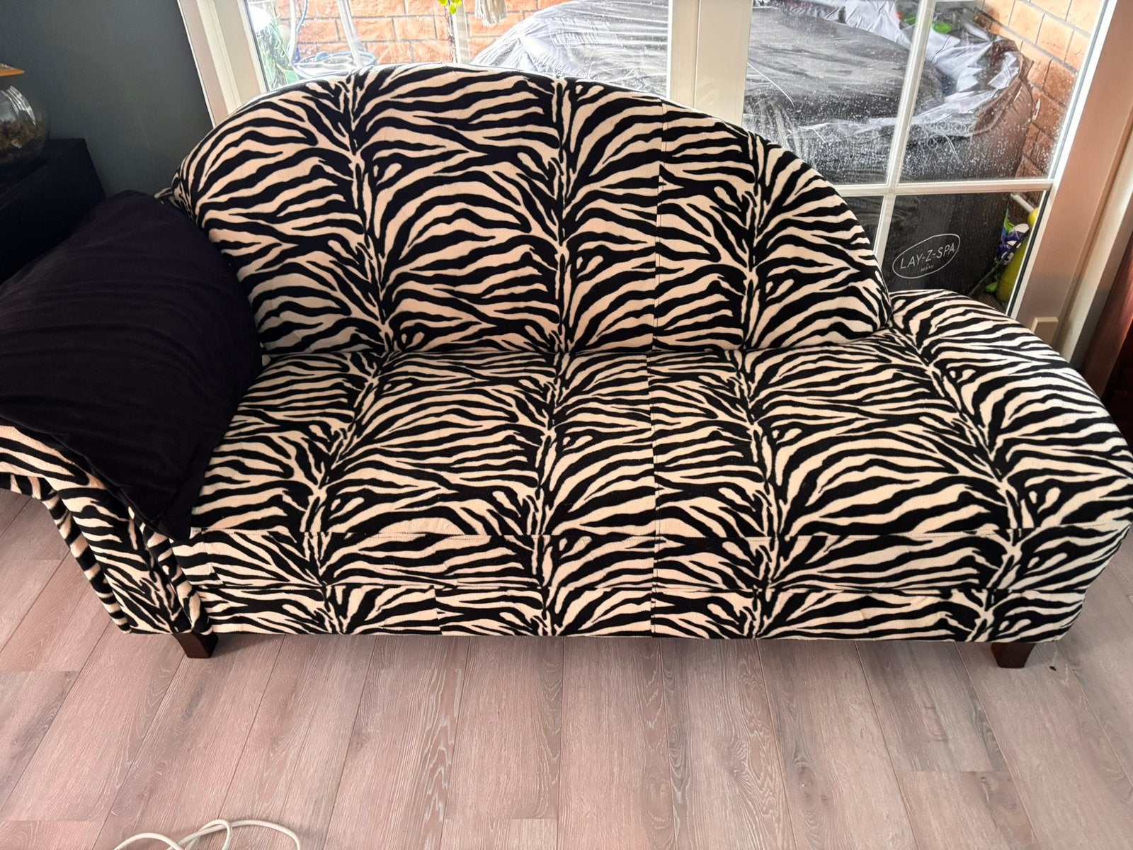 Zebraprint sofa, Huis en Inrichting, Banken | Sofa's en Chaises Longues, Ophalen, Zo goed als nieuw, 75 tot 100 cm
