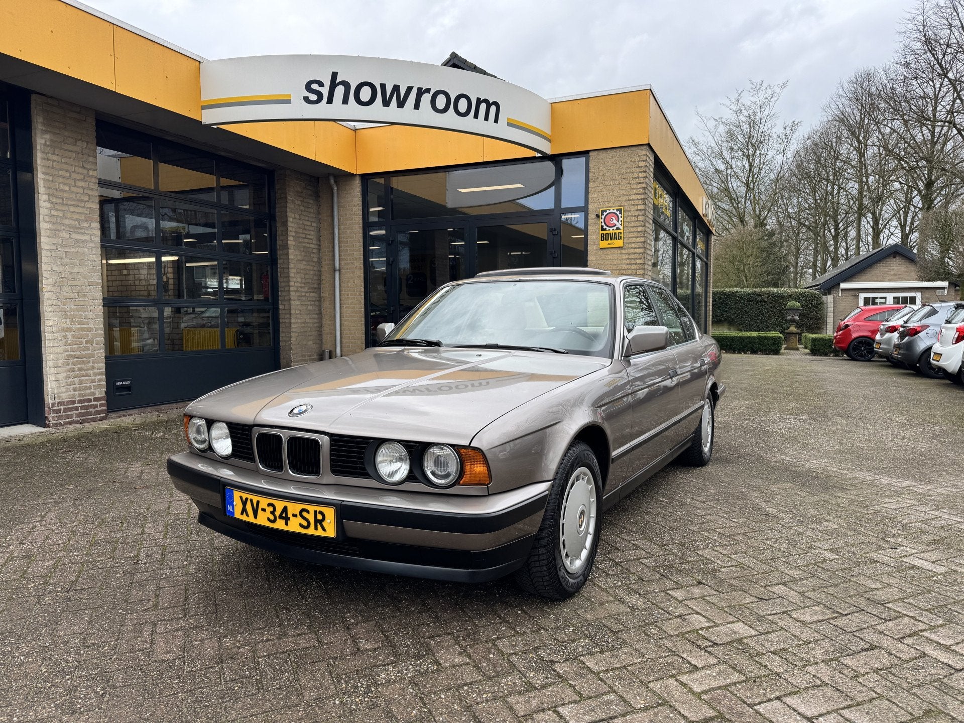 BMW 5 Serie 520i Schuifdak Youngtimer! BTW Auto! (bj 1990), Auto's, Oldtimers, Achterwielaandrijving, Bruin, 4 stoelen, Origineel Nederlands