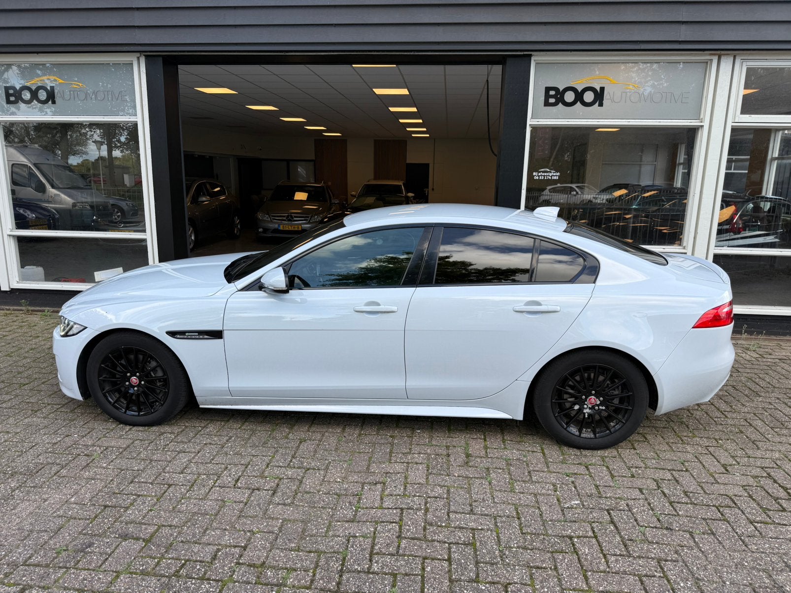 Jaguar XE 2.0D 120KW R LINE AUTOMAAT VASTE PRIJS, Auto's, Automaat, Achterwielaandrijving, 1800 kg, Zwart