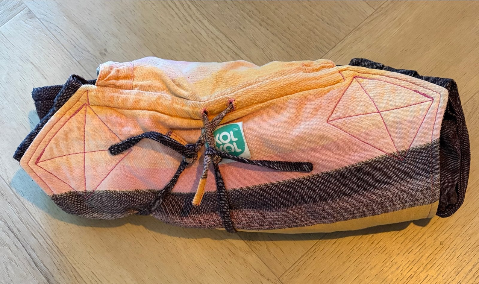 Kleurrijke Kol Kol draagdoek - Gebruikt, maar goed!, Ophalen, Gebruikt, Draagdoek, Overige merken