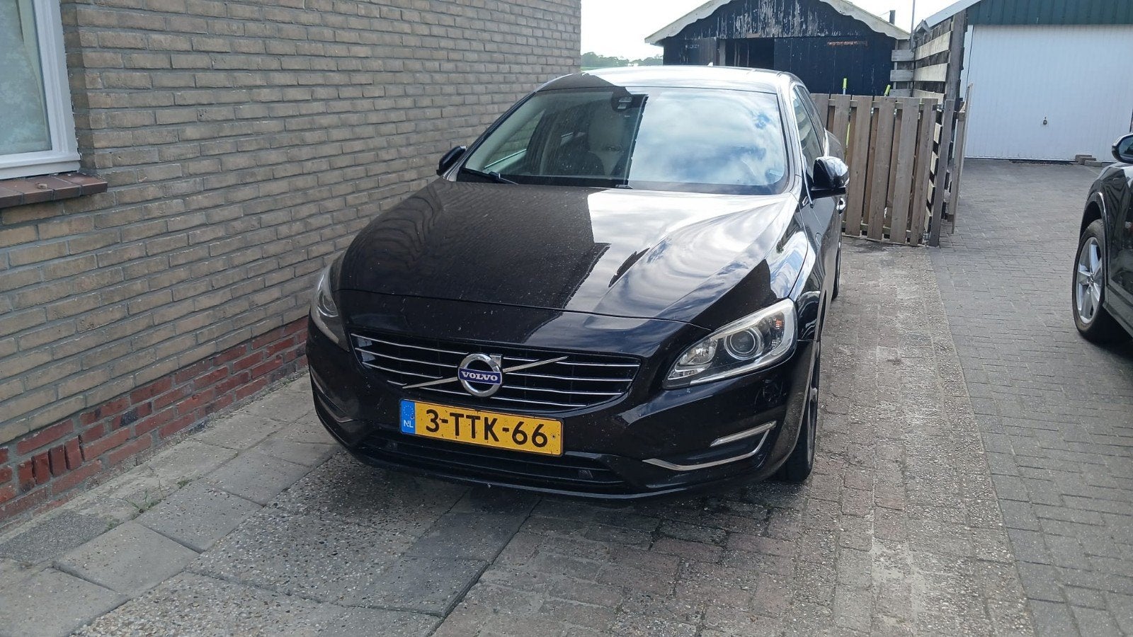 Volvo V60 D6 215pk Plug-in Hybrid 2014 Zwart, Auto's, 1849 kg, 1800 kg, Beige, Zwart