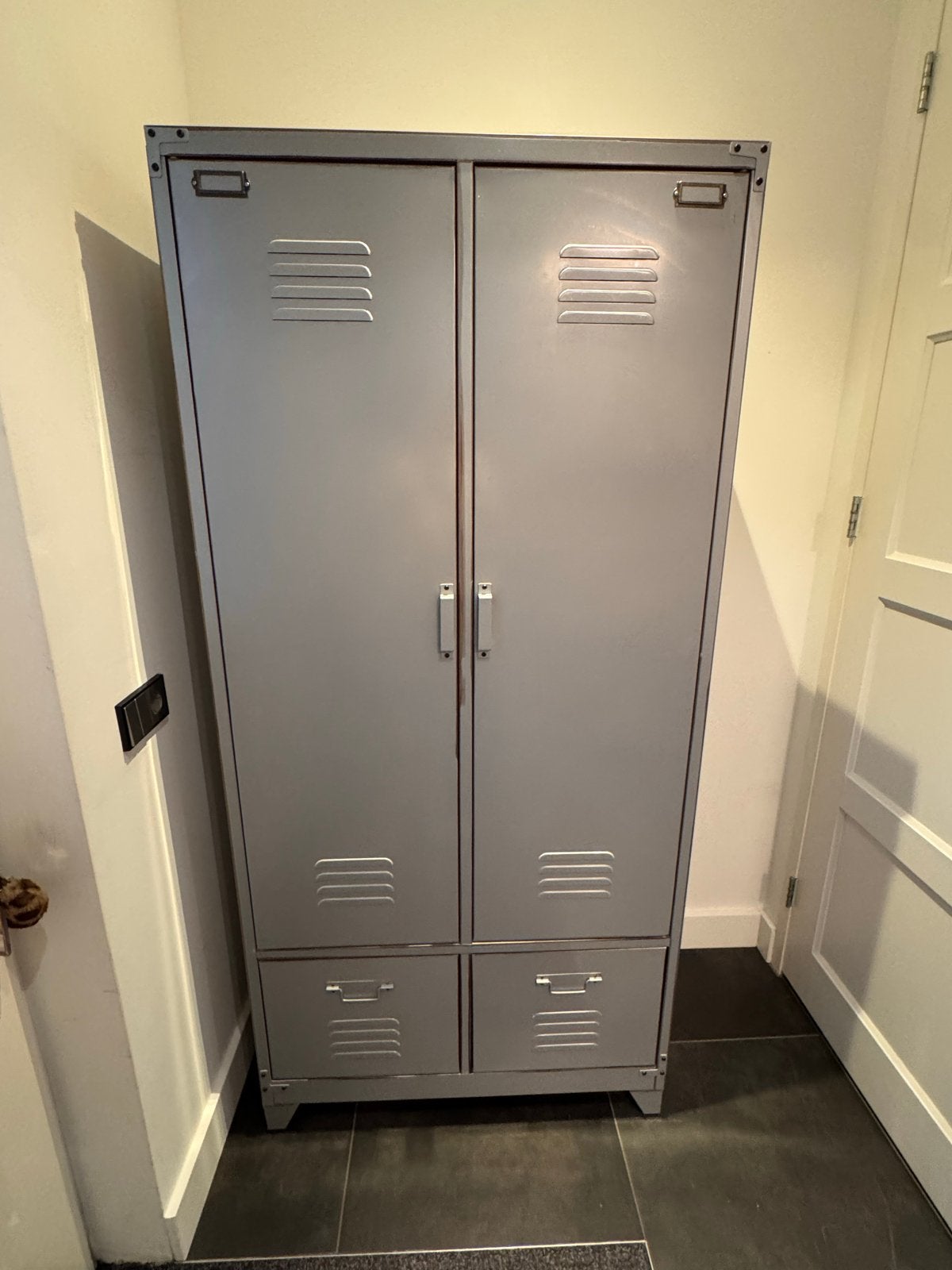 vtwonen lockerkast – metalen garderobekast/kledingkast, Ophalen, 50 tot 100 cm, Zo goed als nieuw, Metaal