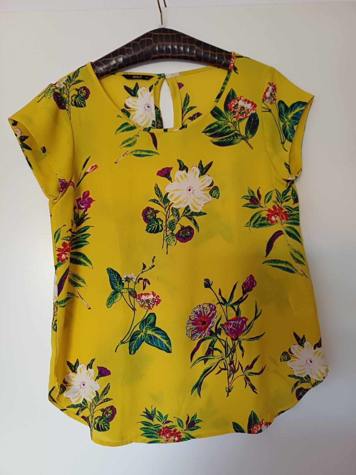 Leuke frisse zomer  top met bloemen mt 38/40 Only, Kleding | Dames, Tops, Ophalen of Verzenden, Zo goed als nieuw